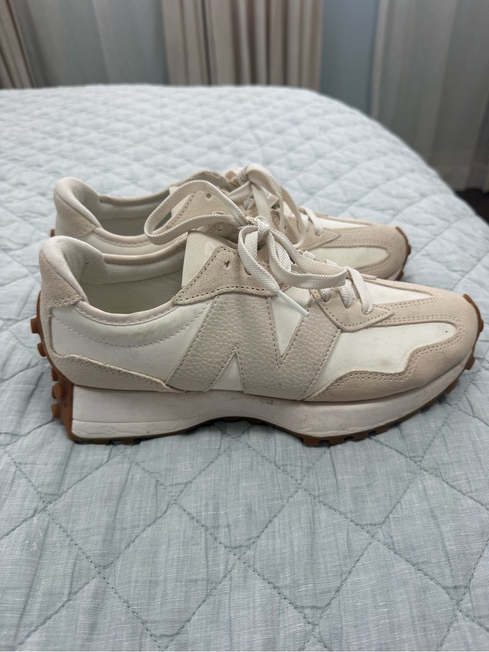 New Balance 327 Cream White Gum Sneakers – Women’s 9.5